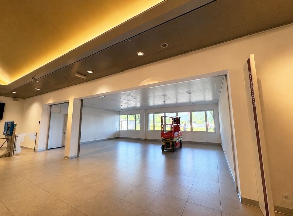 156m² shop