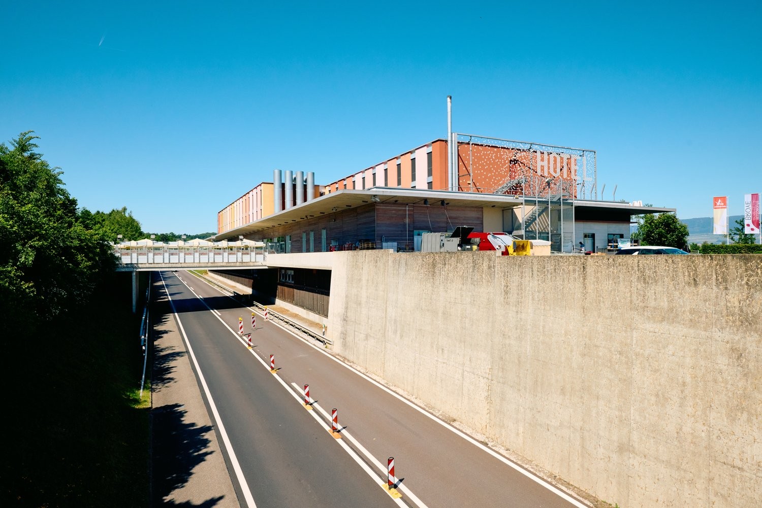 156m² shop