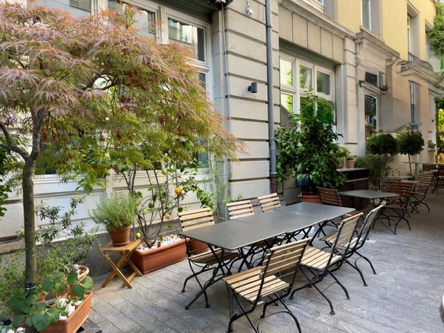 390m² restaurant, photo 5 of 5