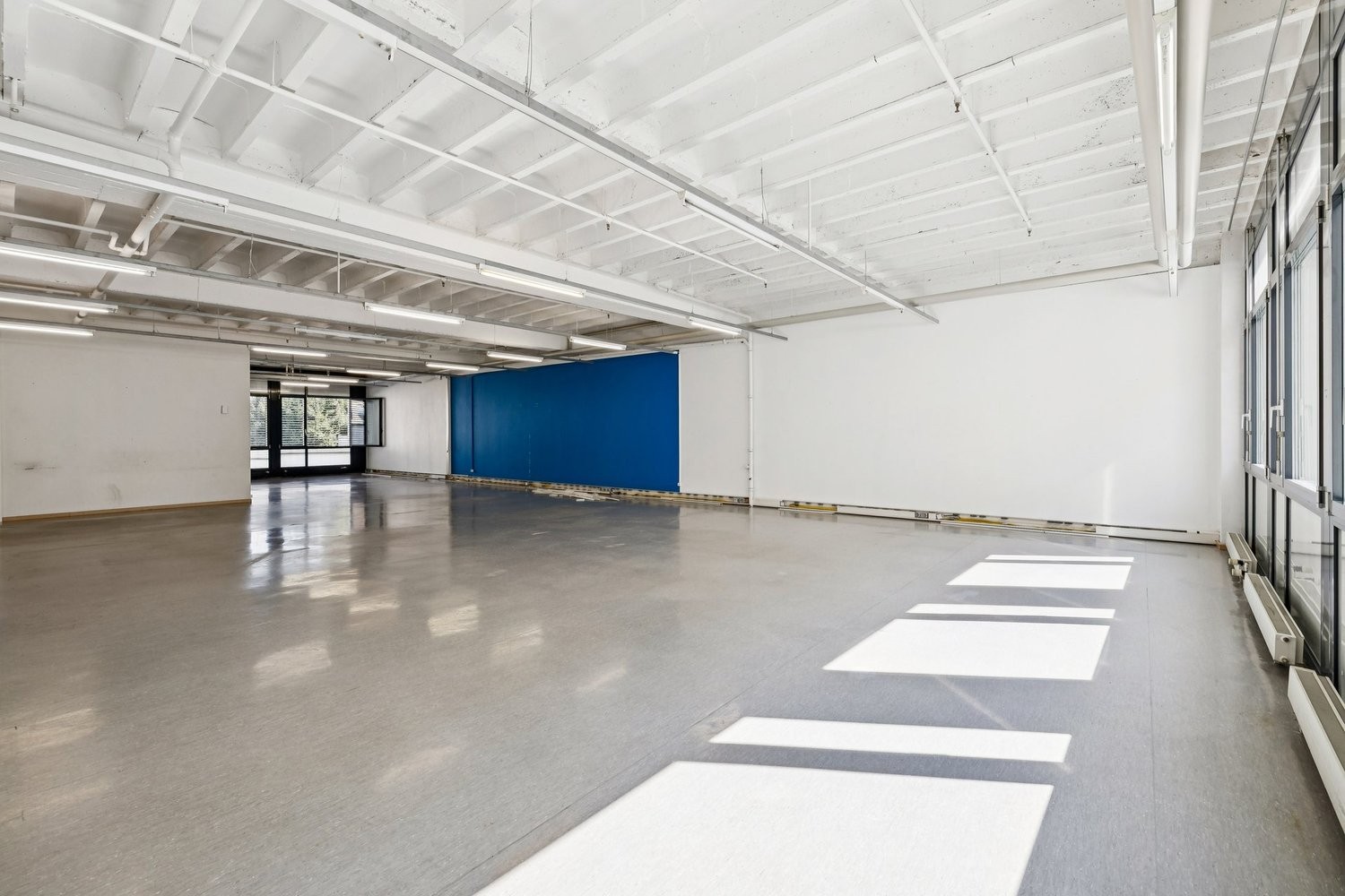 260m² office