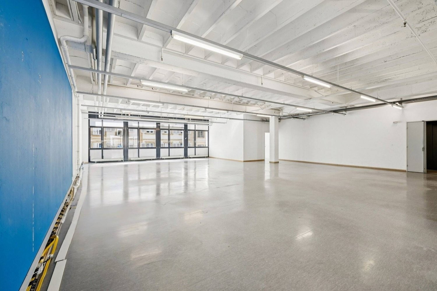 260m² office