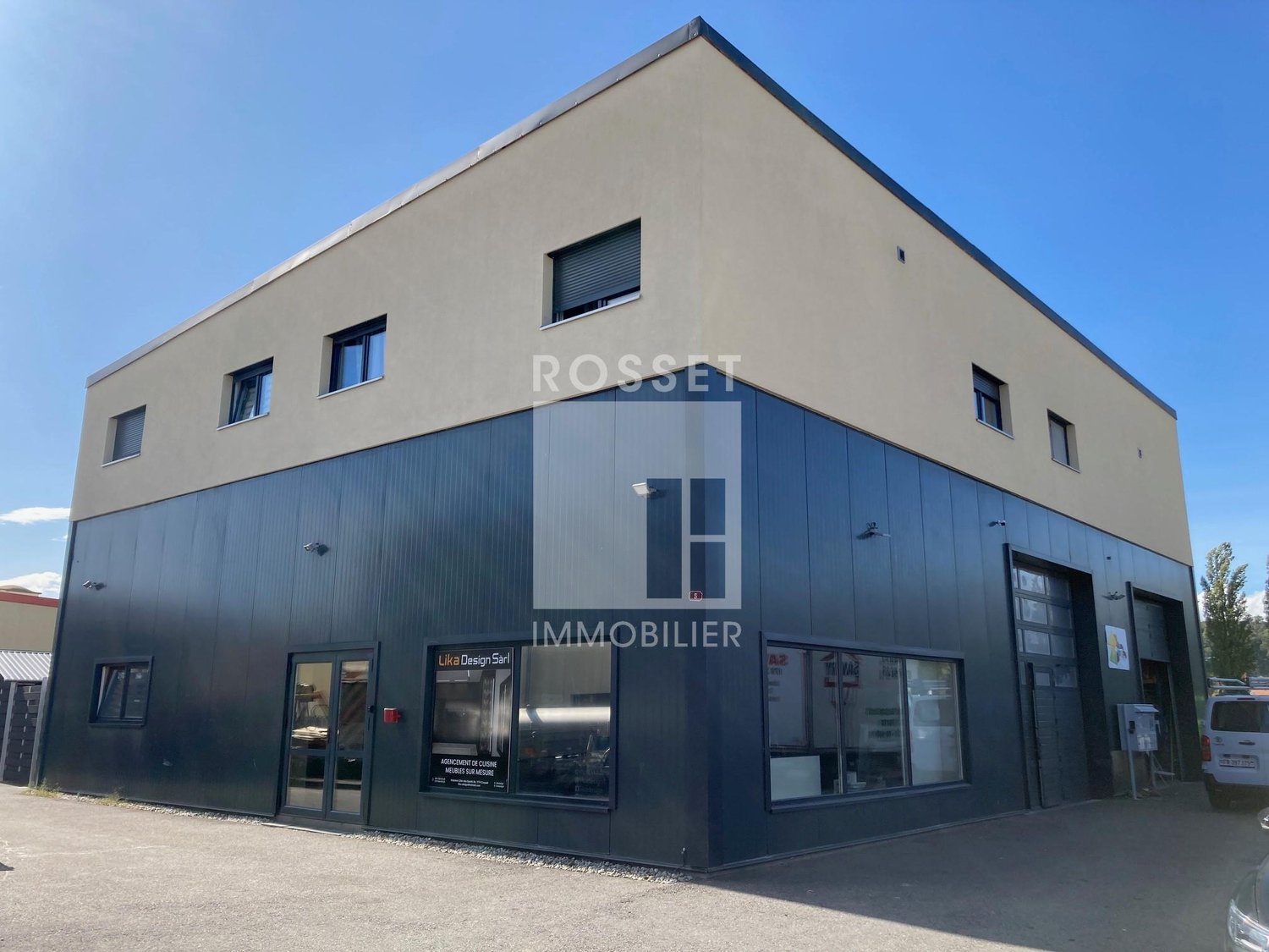 100m² shop, photo 2 of 5