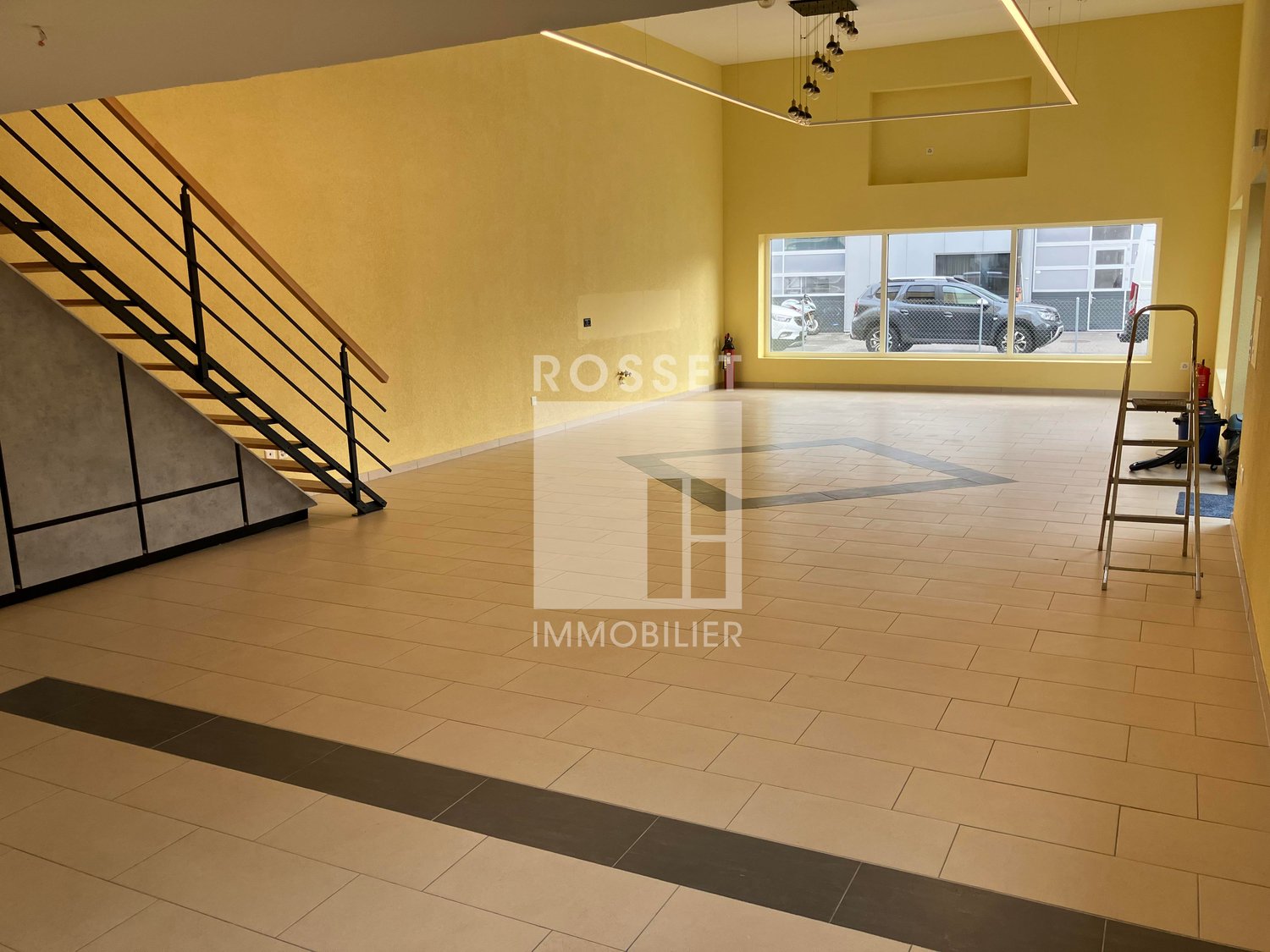 100m² shop, photo 1 of 5