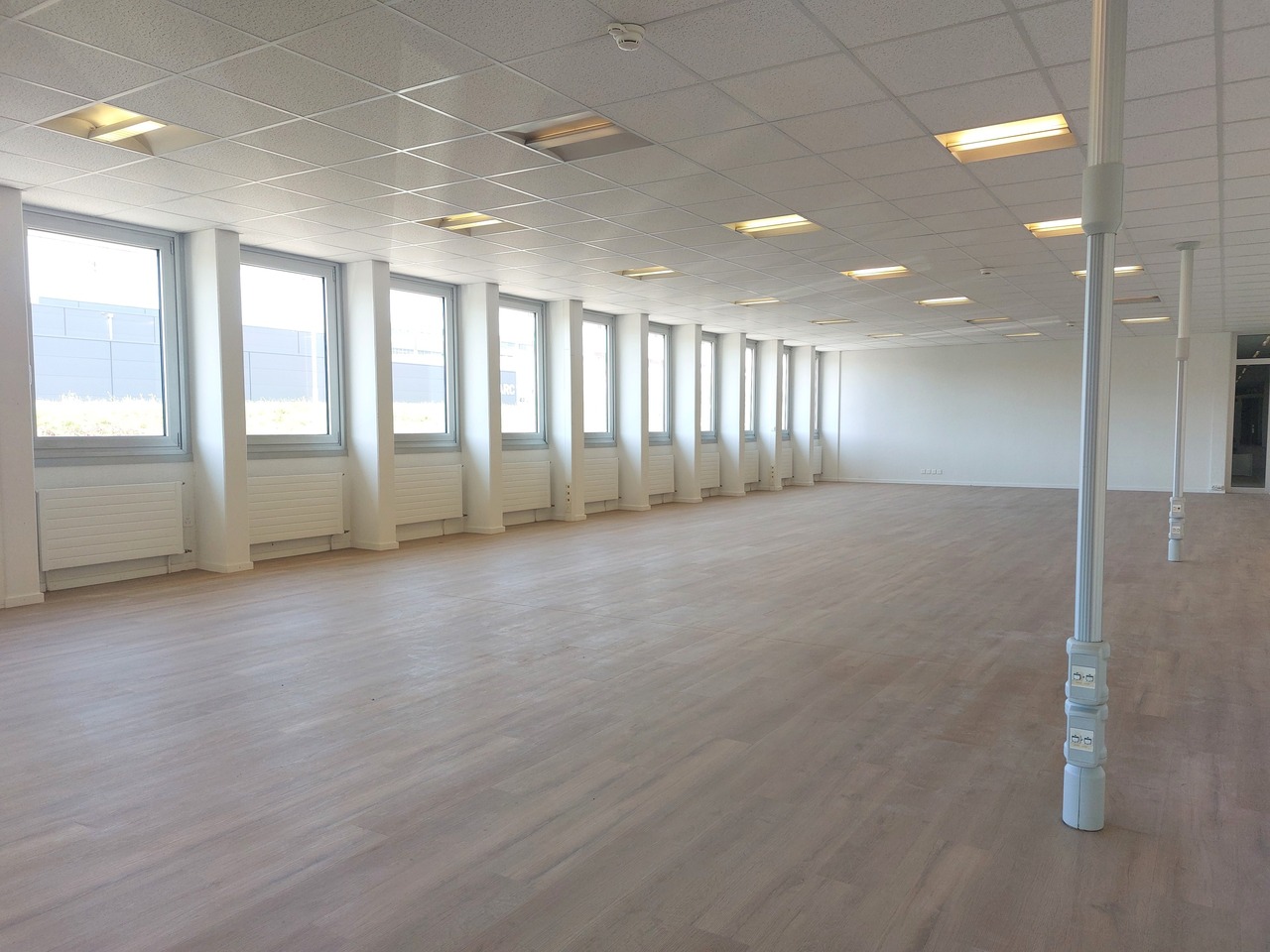 160m² office, photo 1 sur 3