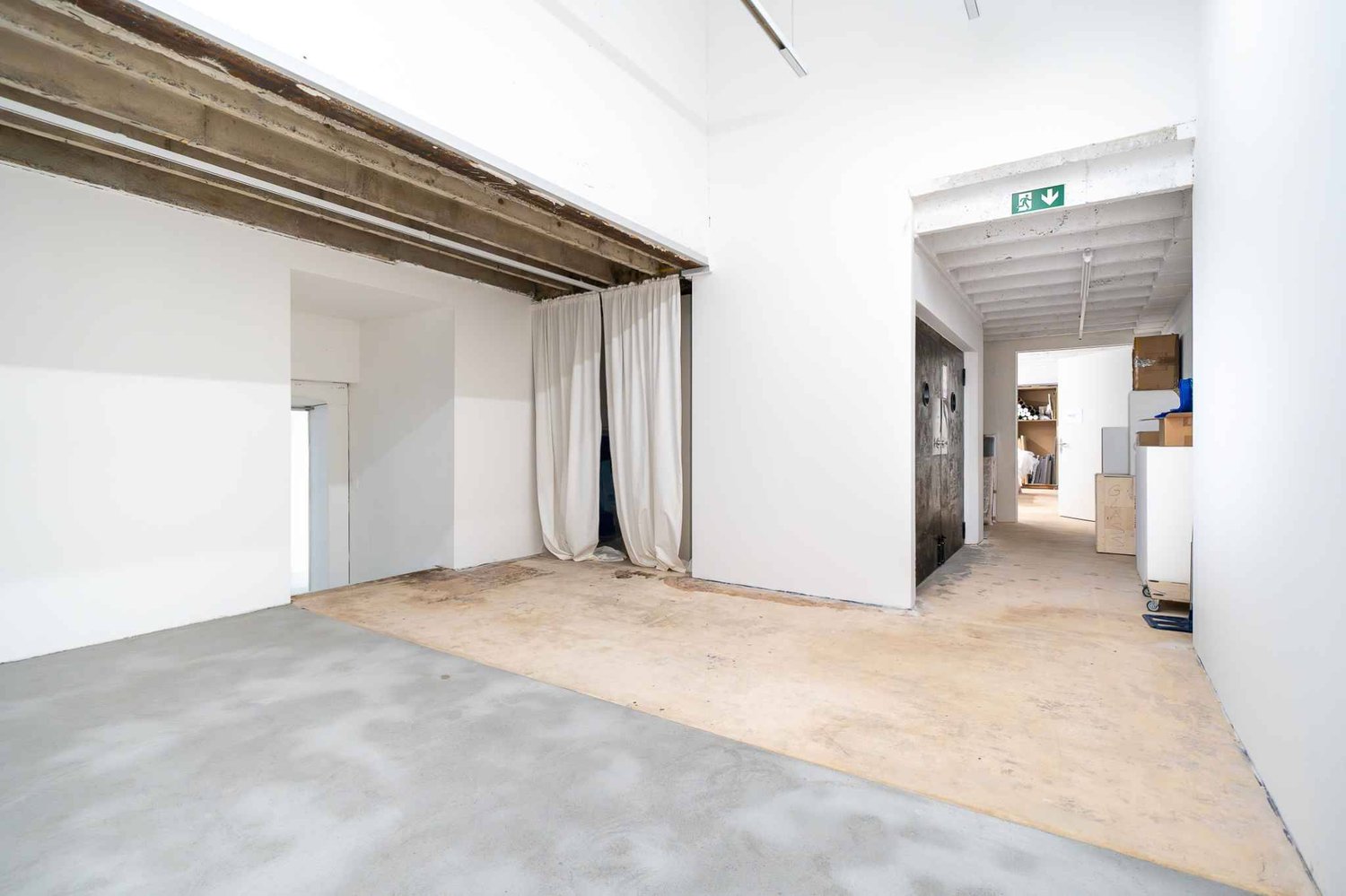 180m² commercial, photo 2 of 3