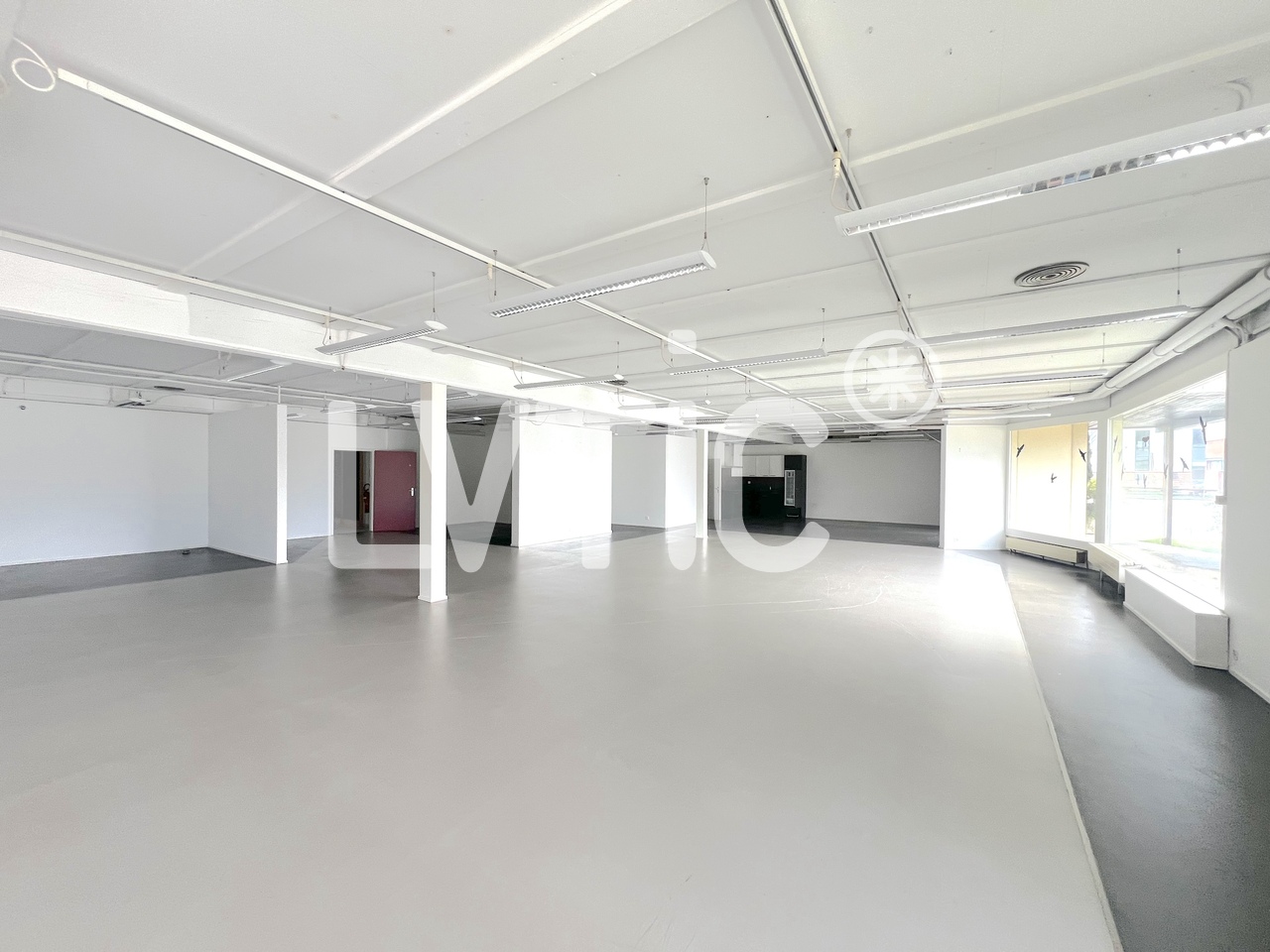 3400m² storage room, photo 6 of 10