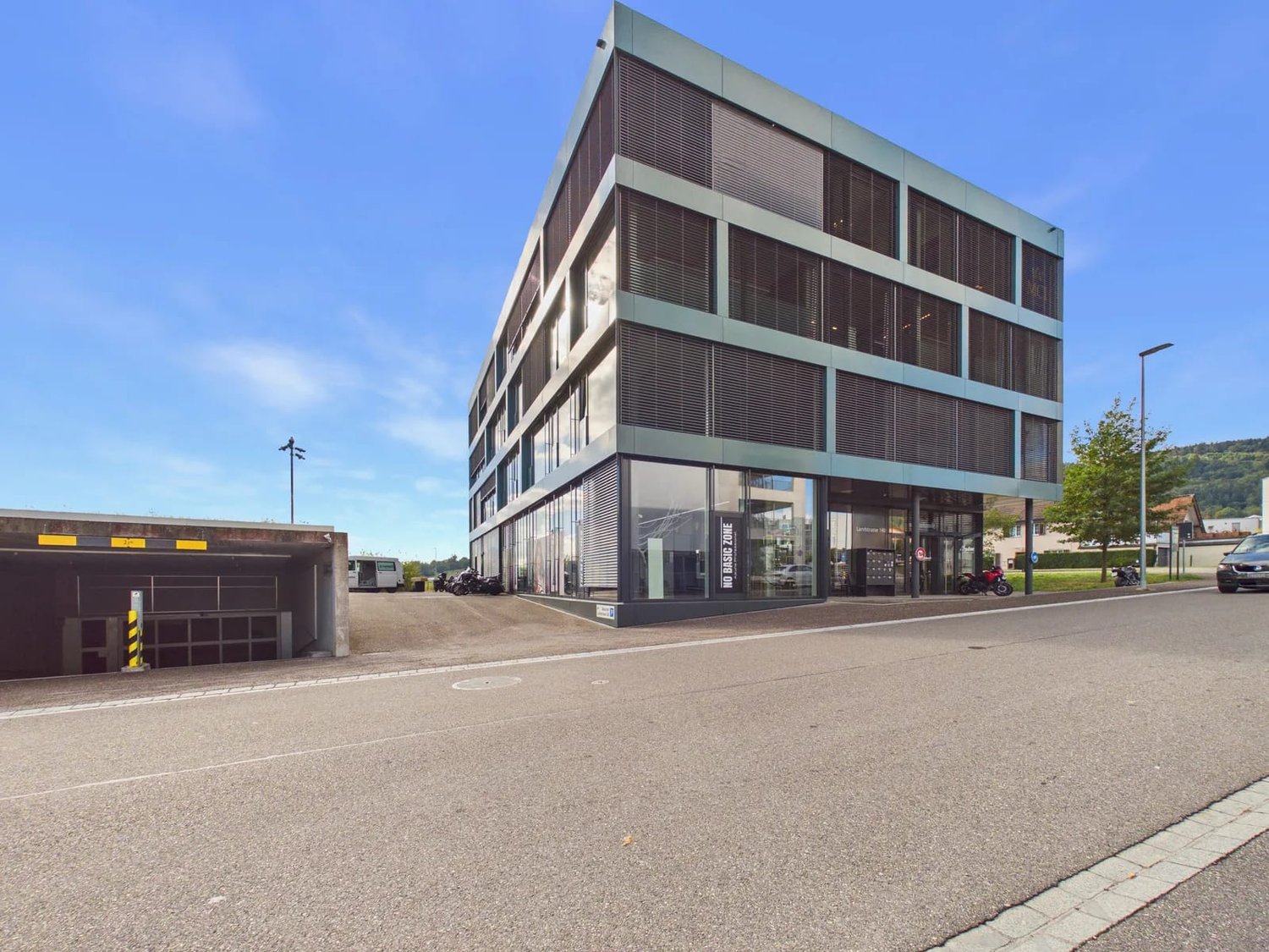 122m² commercial