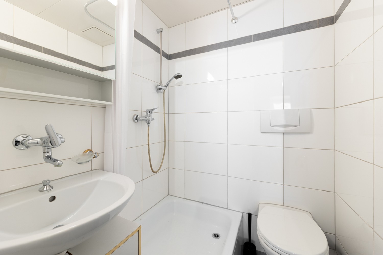 1 room furnished flat, photo 5 of 5