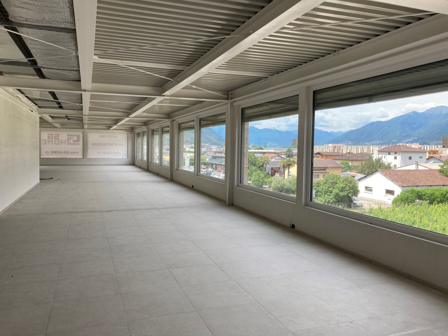 242m² department store