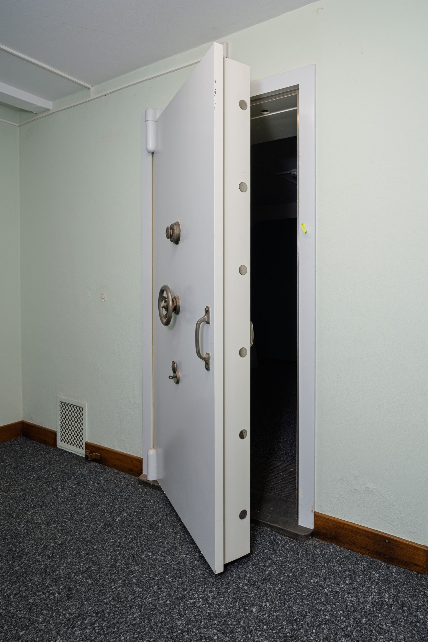 50m² storage room, photo 6 of 9