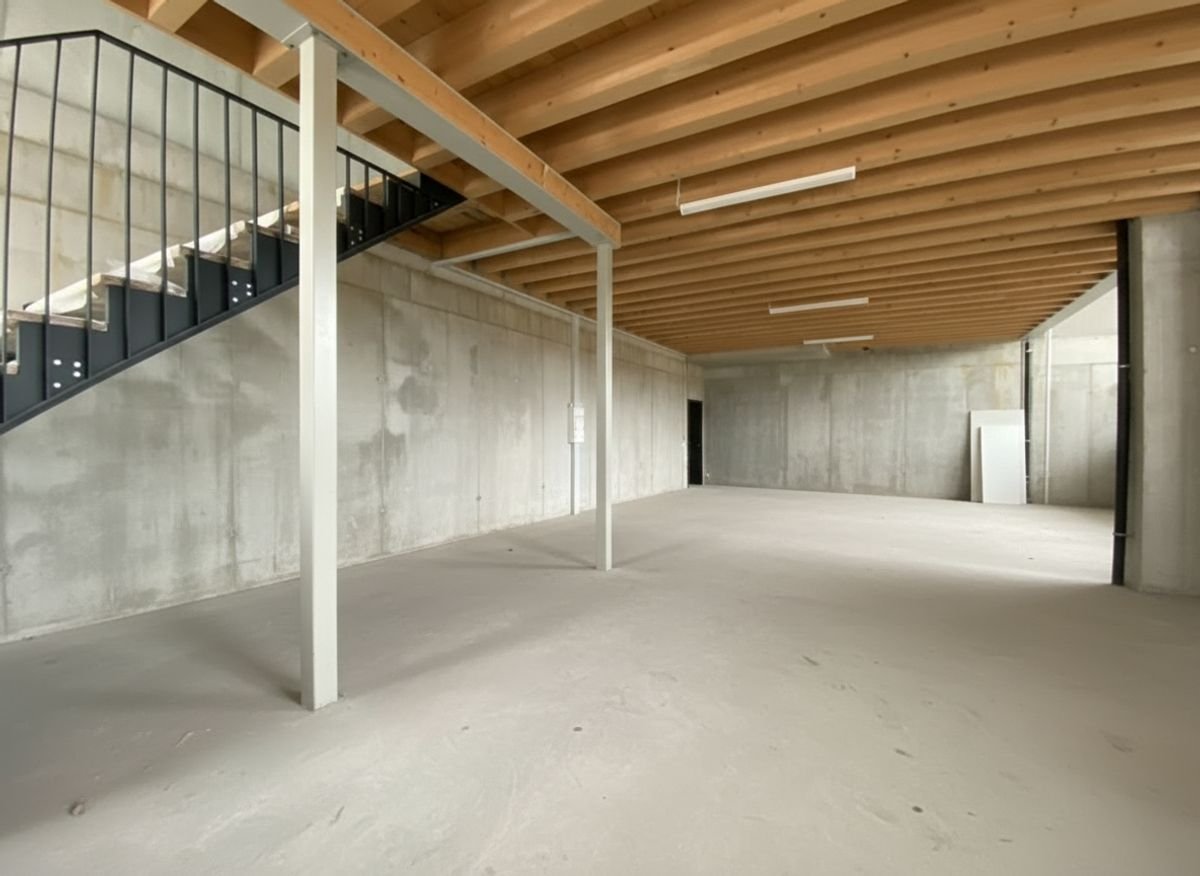 245m² industrial object, photo 3 of 8