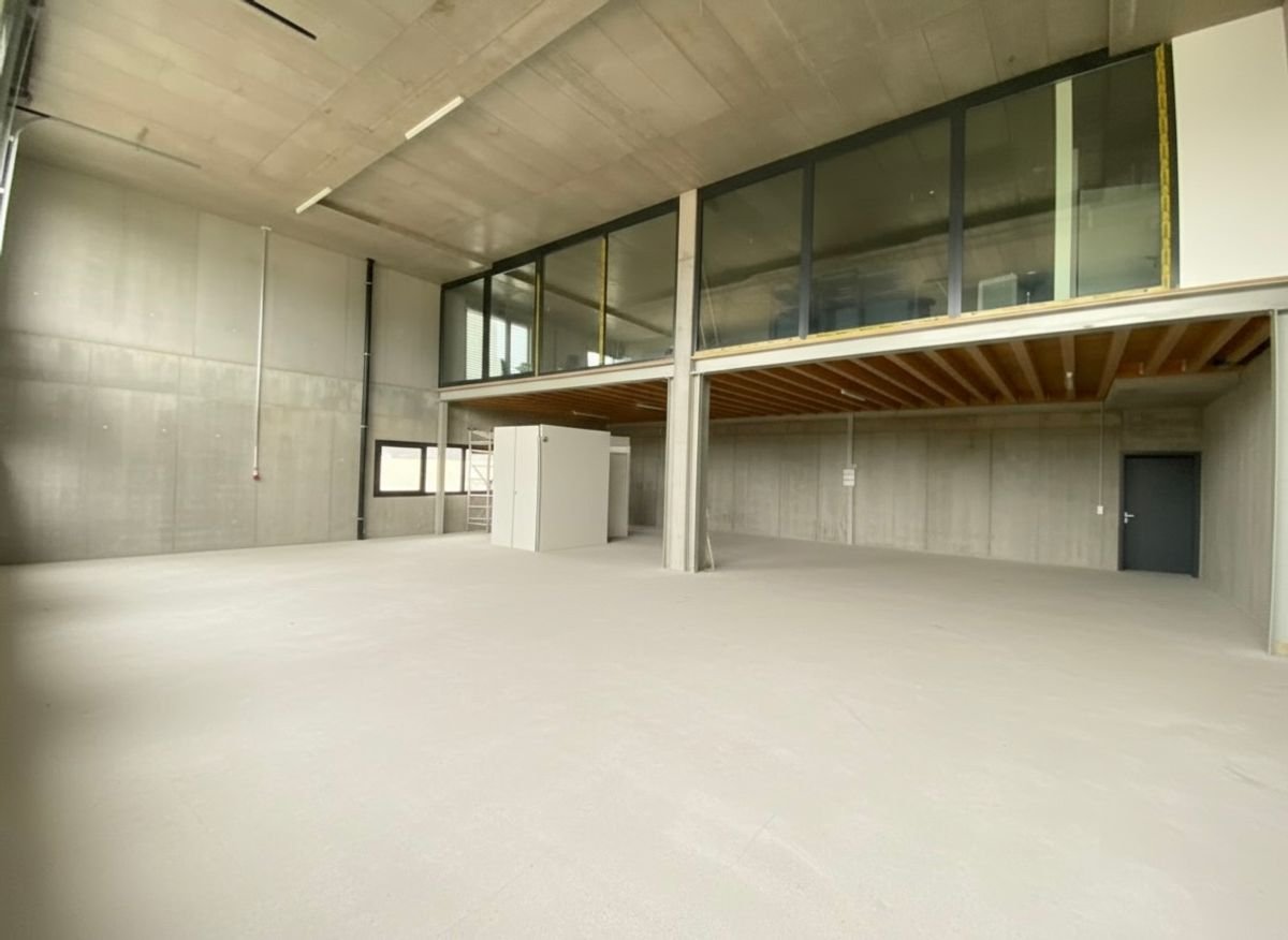 245m² industrial object, photo 1 of 8