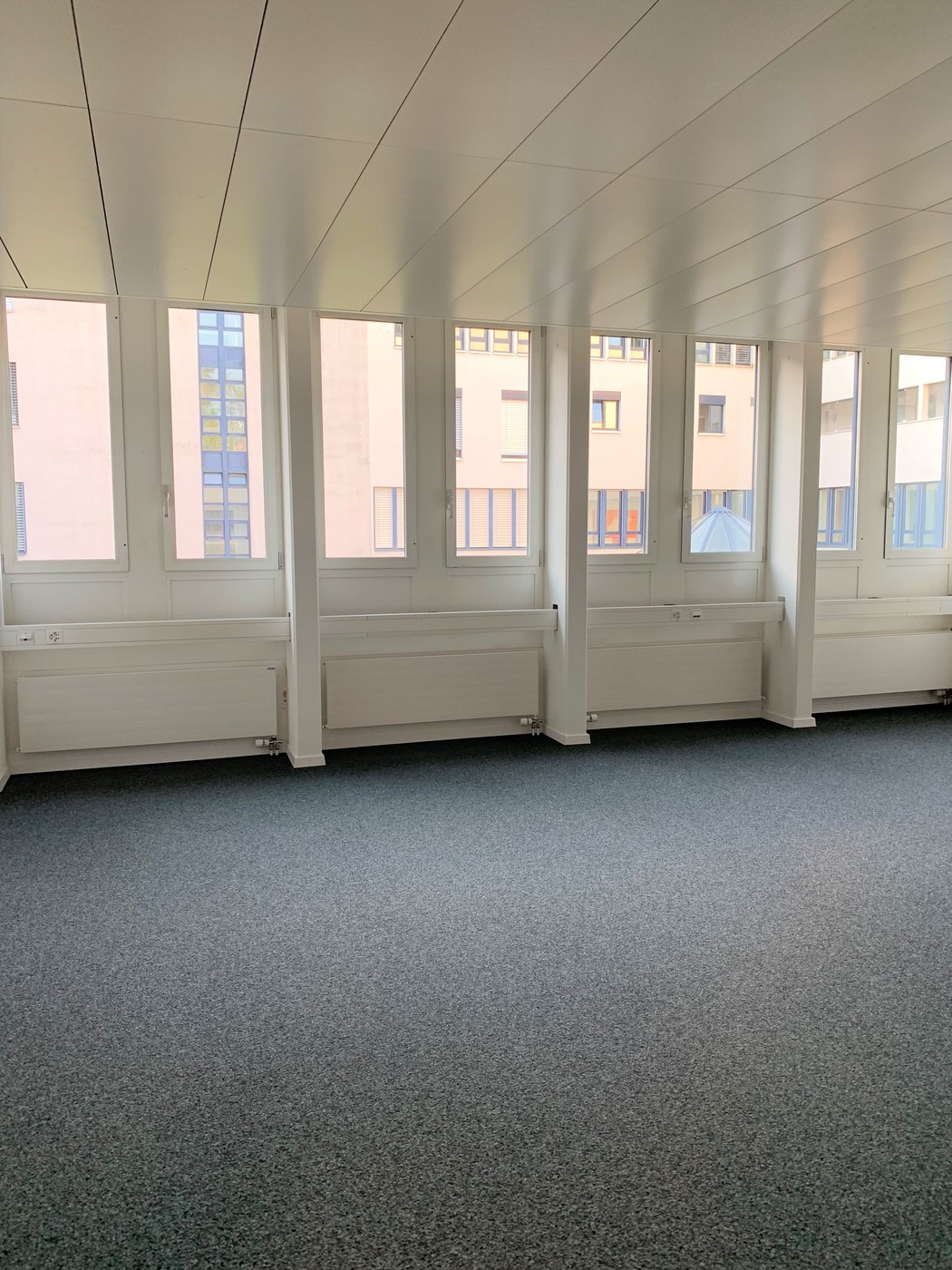 195m² office, photo 1 of 10