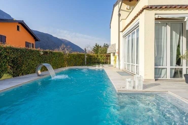 7 ½ rooms villa, photo 1 of 6