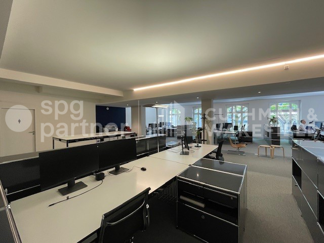 430m² office
