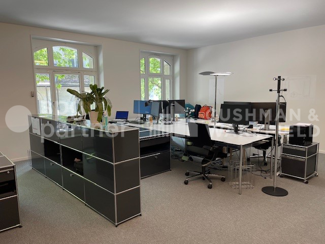 430m² office