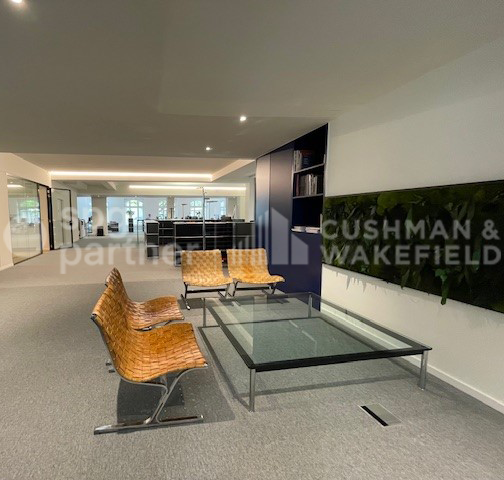430m² office