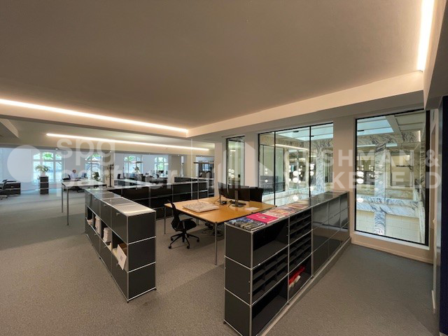 430m² office