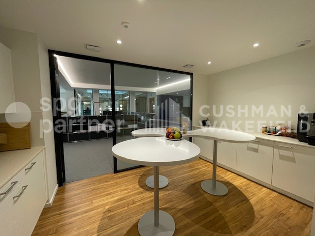 430m² office