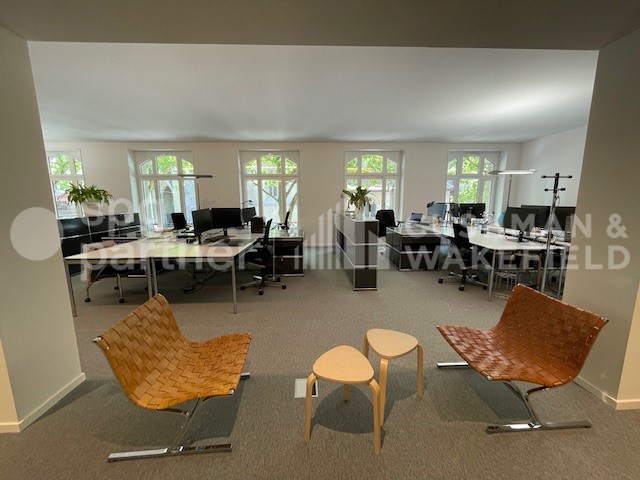 430m² office