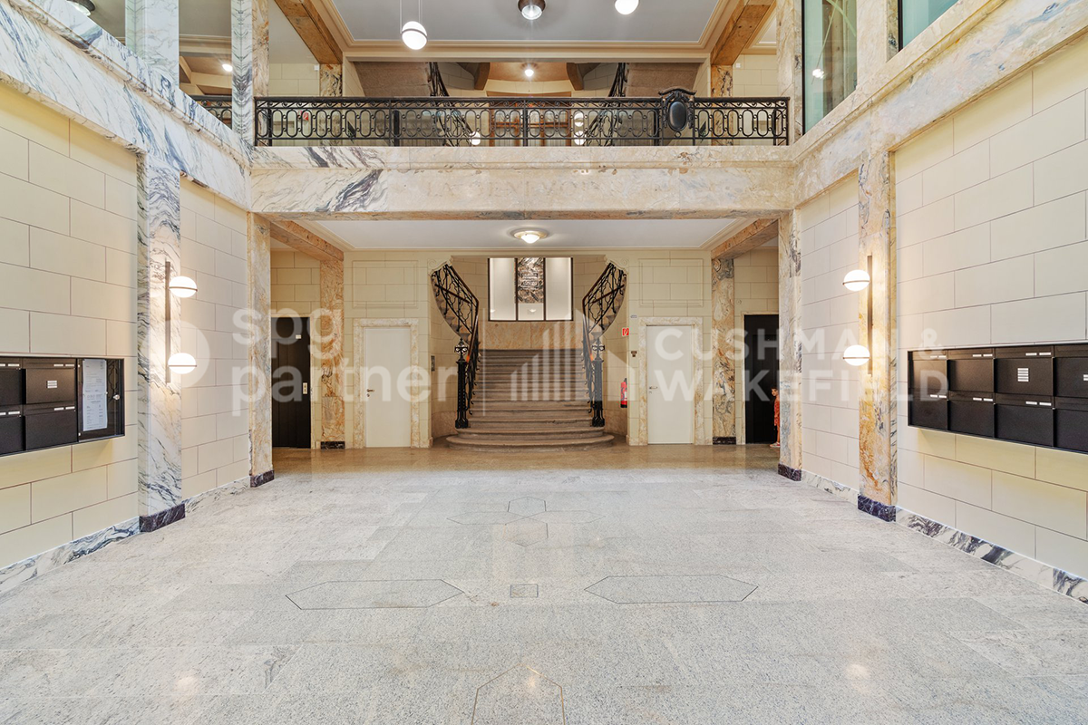 430m² office