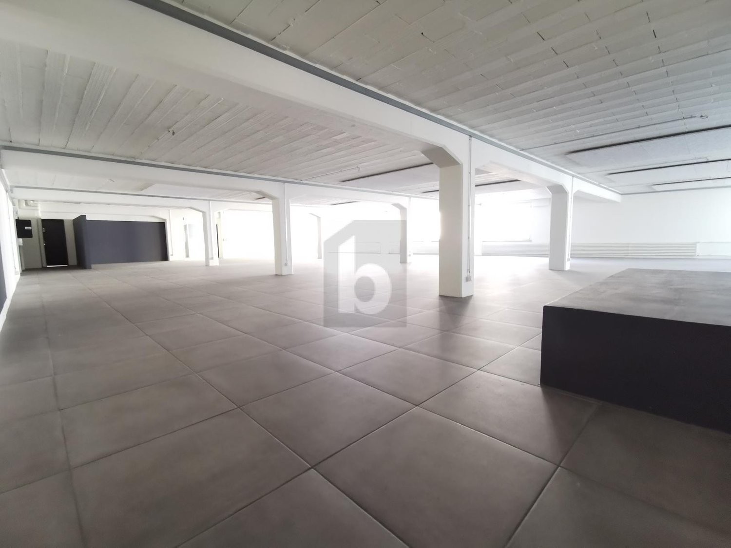 435m² industrial object, photo 2 of 4