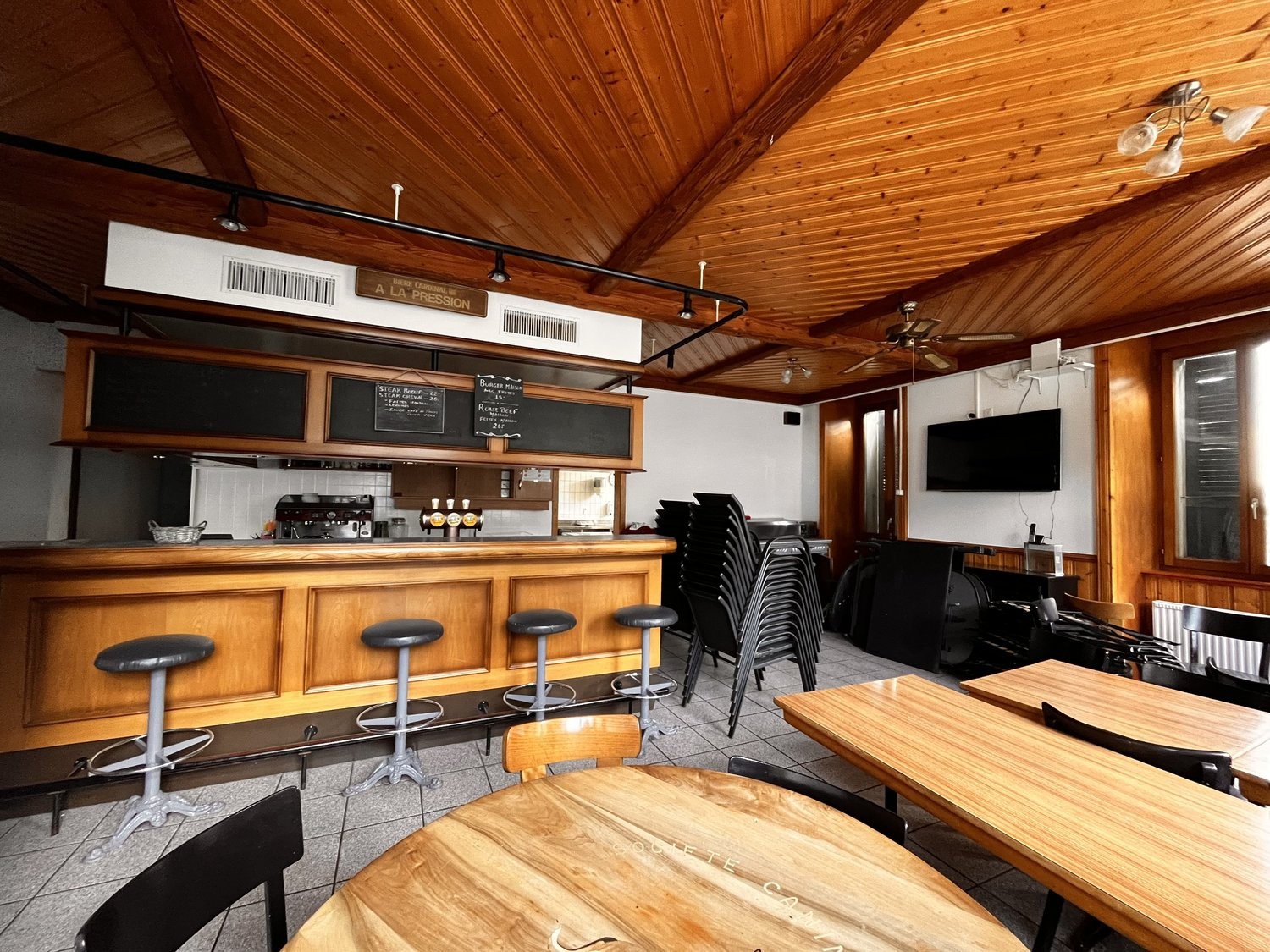 126m² shop, photo 1 of 6