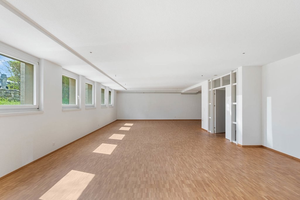122m² commercial
