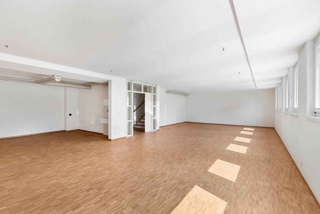 122m² commercial