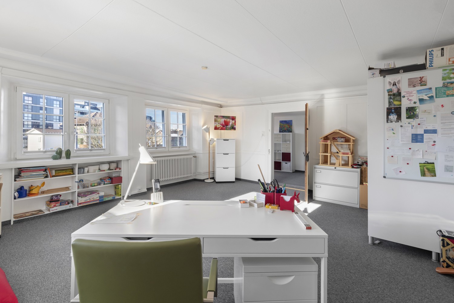 81m² office