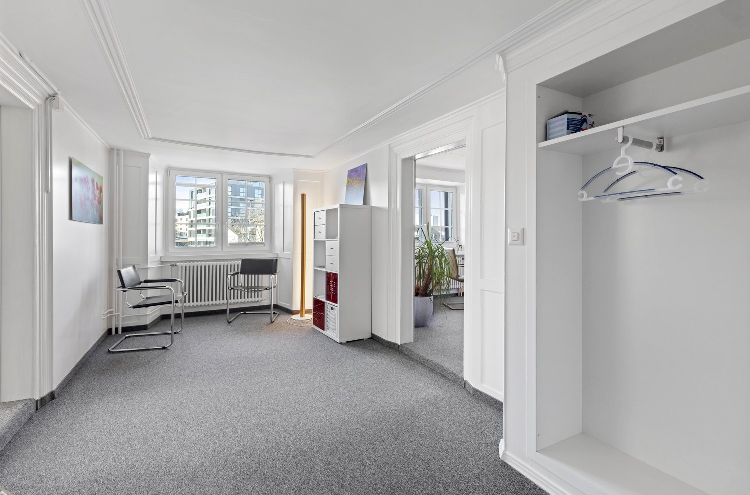 81m² office