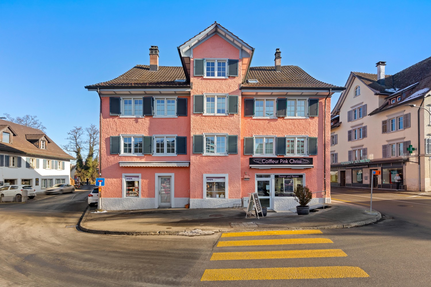 81m² office