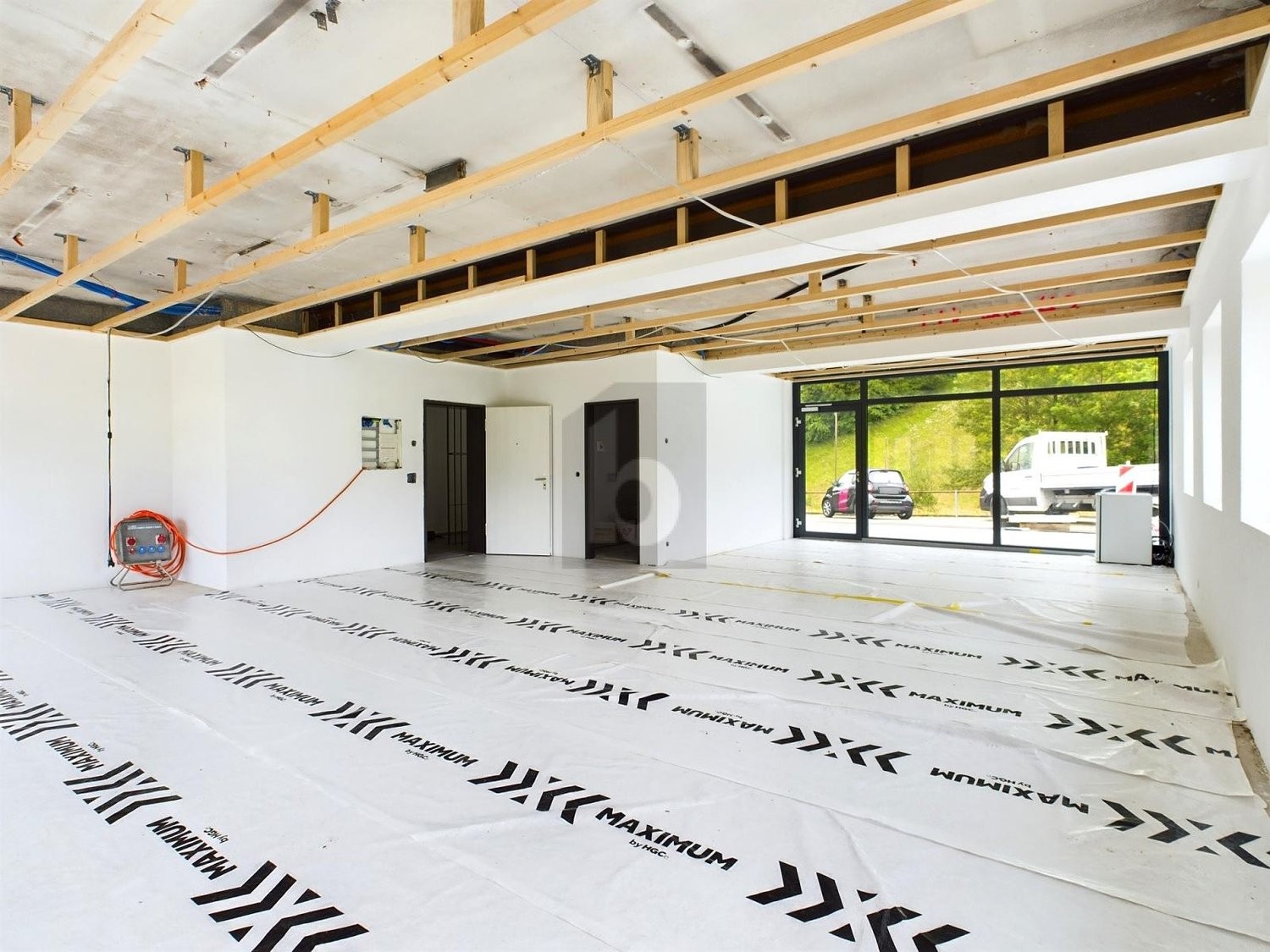 87m² shop, photo 2 of 4