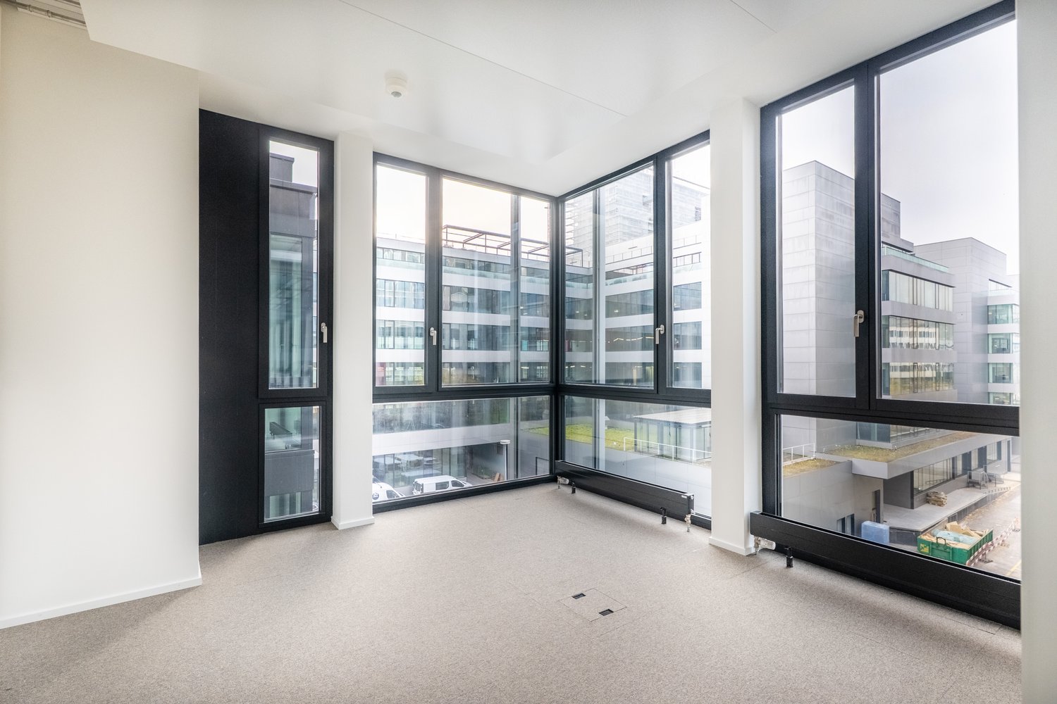 327m² office, photo 9 of 10