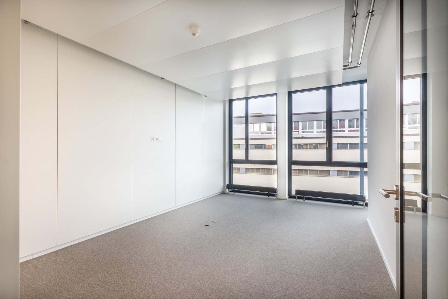 327m² office, photo 7 of 10