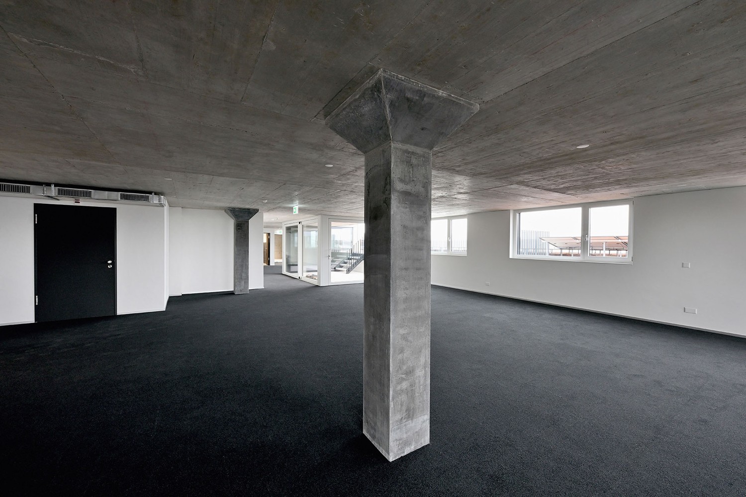 240m² office