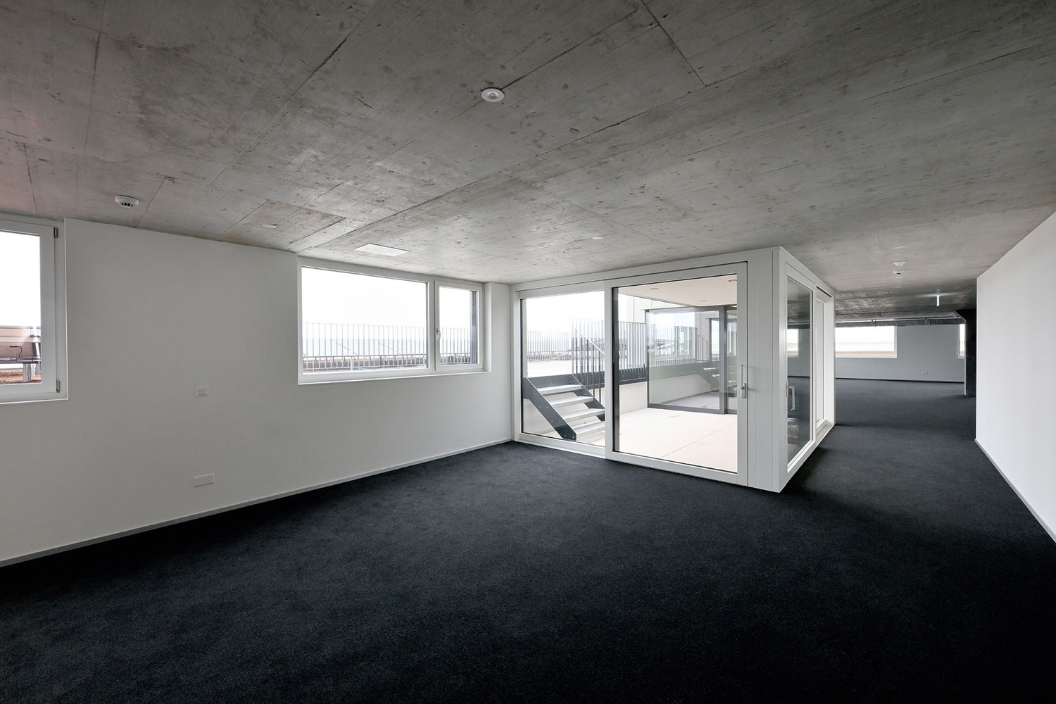 240m² office