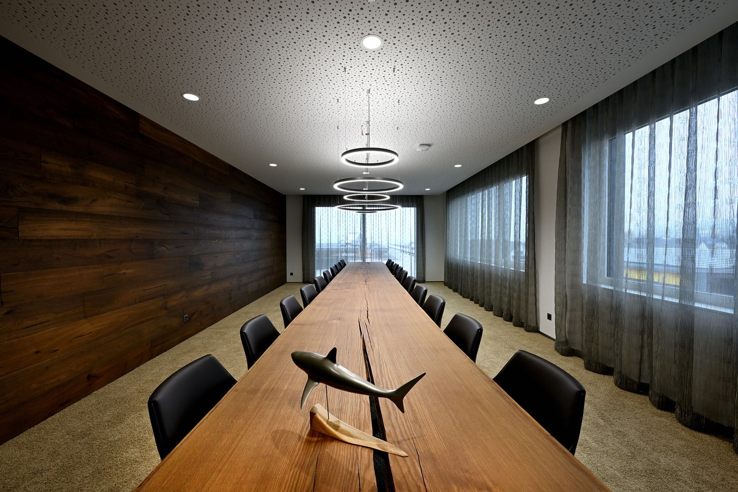 240m² office