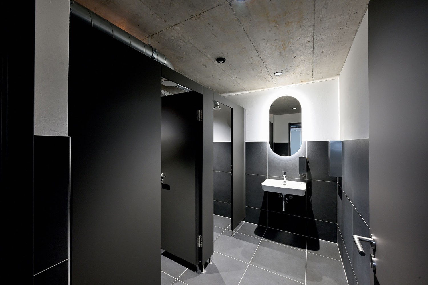 240m² office