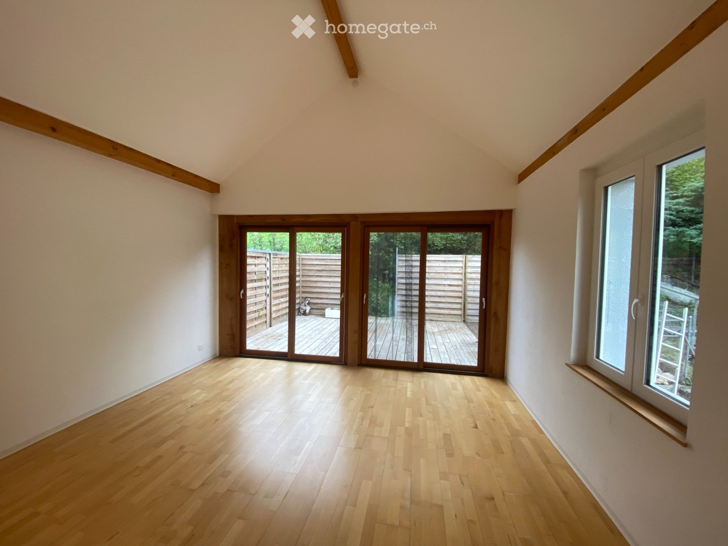4 rooms apartment

Apartment on the 1st floor with large terrace for rent in Fontenais.   
  
Bathroom with Italian shower and bathtub, toilet area, kitchen open to living room, 2 bedrooms, one partially closed room.   
  
Washing machine and dryer in the apartment.   
  
Parking space available.   