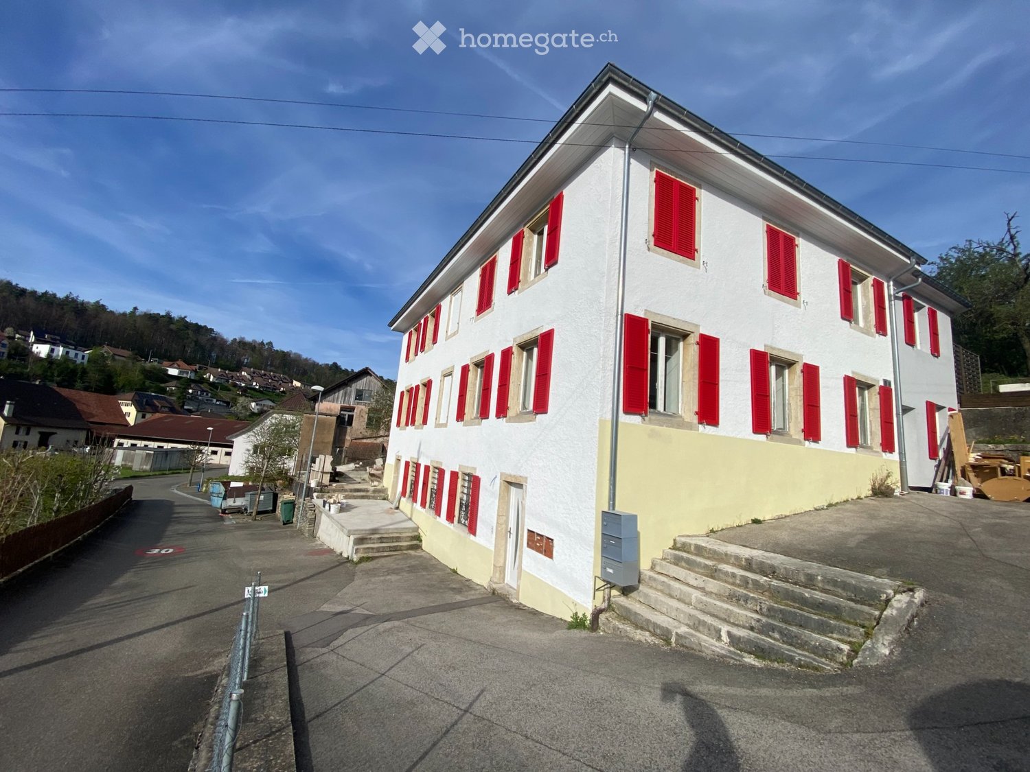 4 rooms apartment

Apartment on the 1st floor with large terrace for rent in Fontenais.   
  
Bathroom with Italian shower and bathtub, toilet area, kitchen open to living room, 2 bedrooms, one partially closed room.   
  
Washing machine and dryer in the apartment.   
  
Parking space available.   