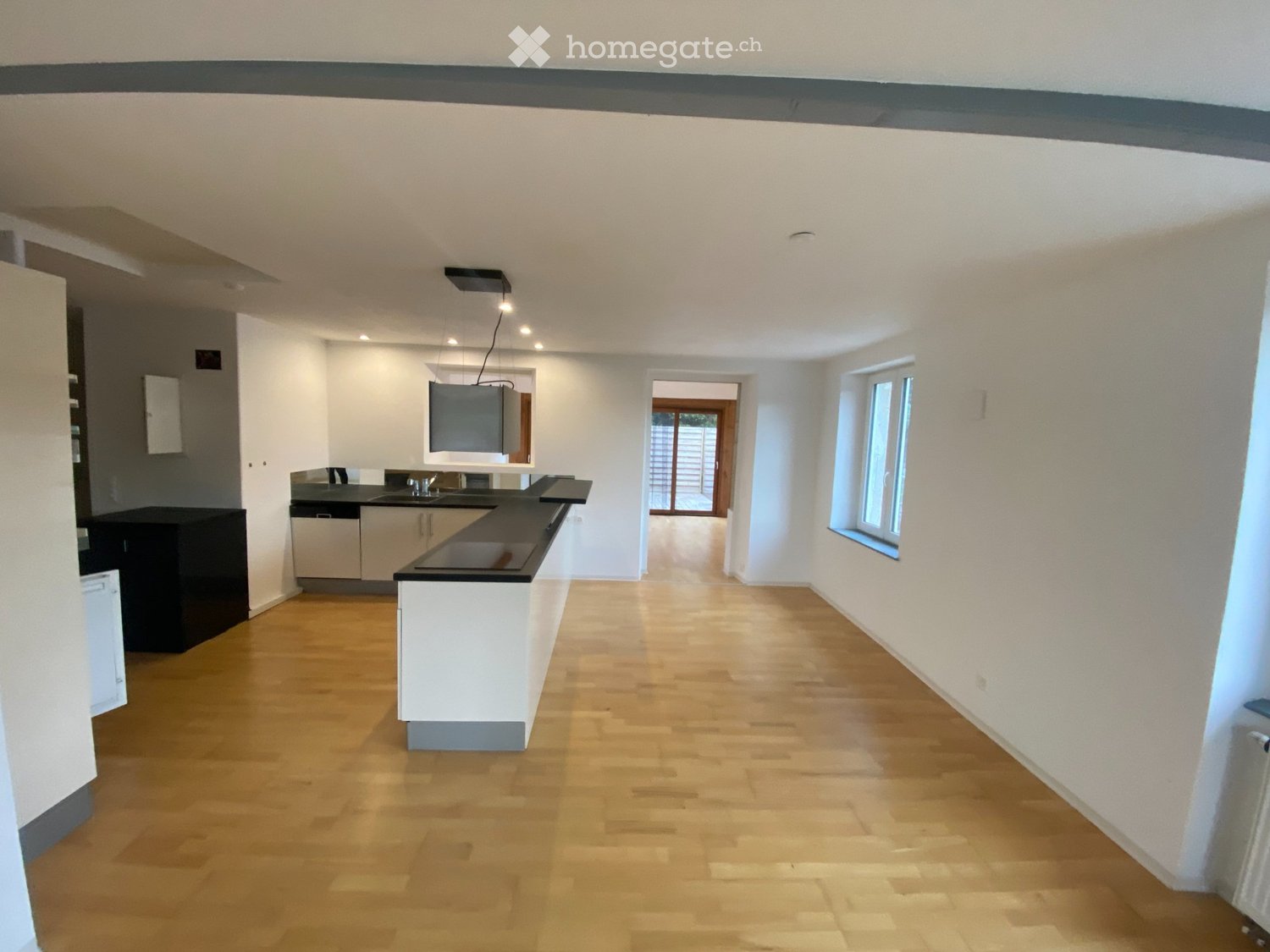 4 rooms apartment

Apartment on the 1st floor with large terrace for rent in Fontenais.   
  
Bathroom with Italian shower and bathtub, toilet area, kitchen open to living room, 2 bedrooms, one partially closed room.   
  
Washing machine and dryer in the apartment.   
  
Parking space available.   