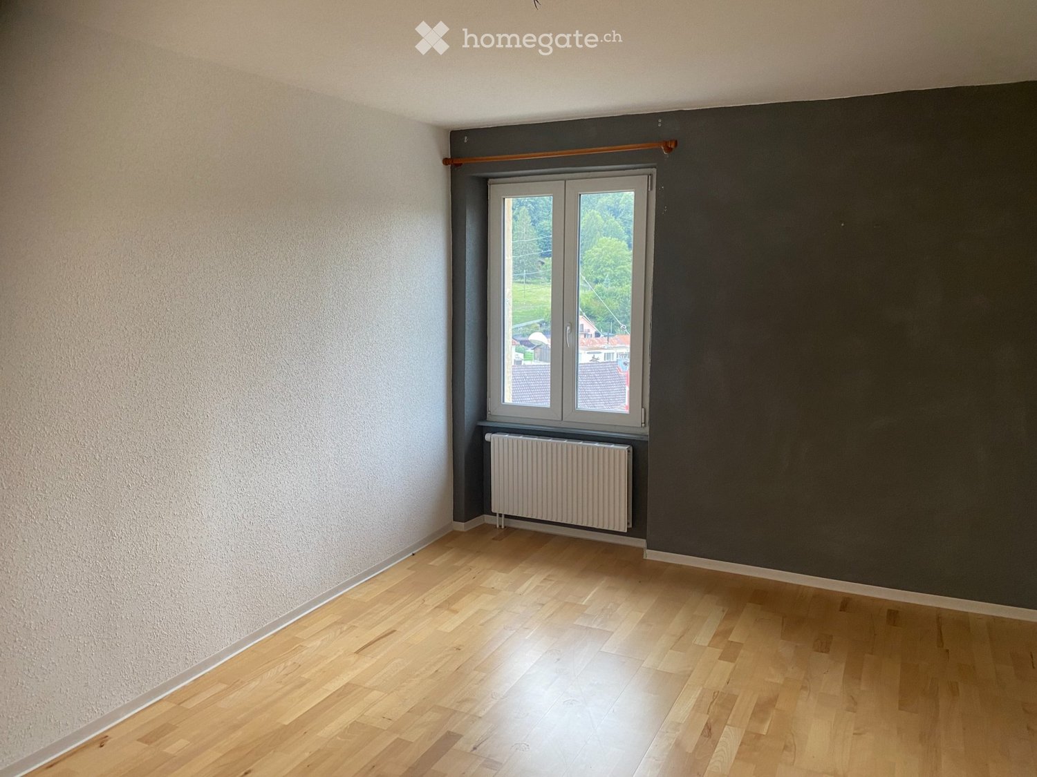 4 rooms apartment

Apartment on the 1st floor with large terrace for rent in Fontenais.   
  
Bathroom with Italian shower and bathtub, toilet area, kitchen open to living room, 2 bedrooms, one partially closed room.   
  
Washing machine and dryer in the apartment.   
  
Parking space available.   