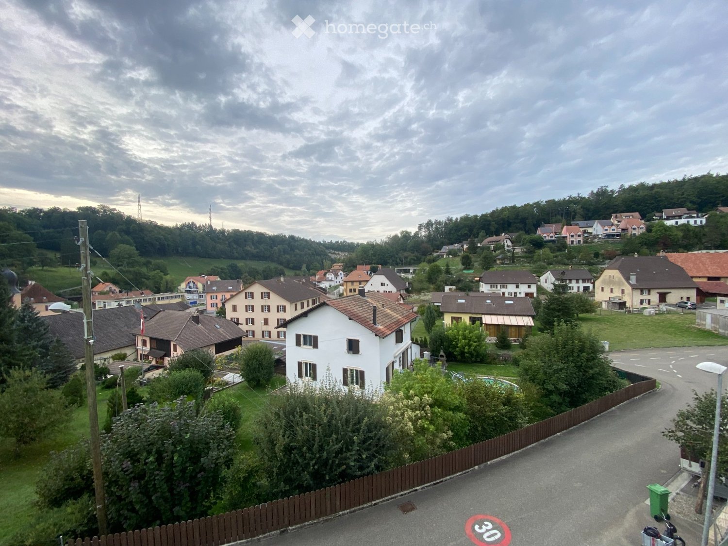 4 rooms apartment

Apartment on the 1st floor with large terrace for rent in Fontenais.   
  
Bathroom with Italian shower and bathtub, toilet area, kitchen open to living room, 2 bedrooms, one partially closed room.   
  
Washing machine and dryer in the apartment.   
  
Parking space available.   