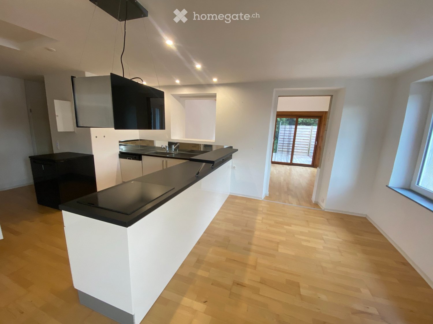 4 rooms apartment

Apartment on the 1st floor with large terrace for rent in Fontenais.   
  
Bathroom with Italian shower and bathtub, toilet area, kitchen open to living room, 2 bedrooms, one partially closed room.   
  
Washing machine and dryer in the apartment.   
  
Parking space available.   