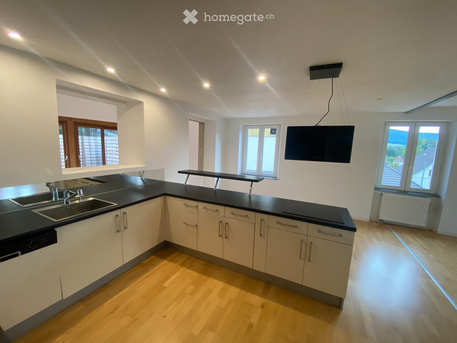 4 rooms apartment

Apartment on the 1st floor with large terrace for rent in Fontenais.   
  
Bathroom with Italian shower and bathtub, toilet area, kitchen open to living room, 2 bedrooms, one partially closed room.   
  
Washing machine and dryer in the apartment.   
  
Parking space available.   