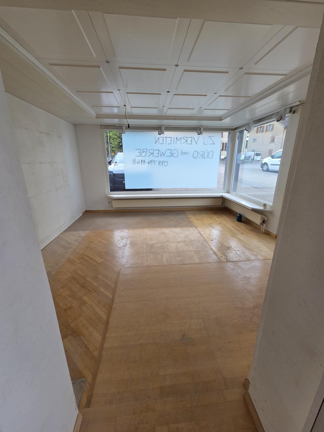 320m² commercial
Description: Divisible premises in a prime location, center of Gossau, opposite Migros, bus stop in front of the house
Parking spaces can be rented additionally, photo 2 of 5
