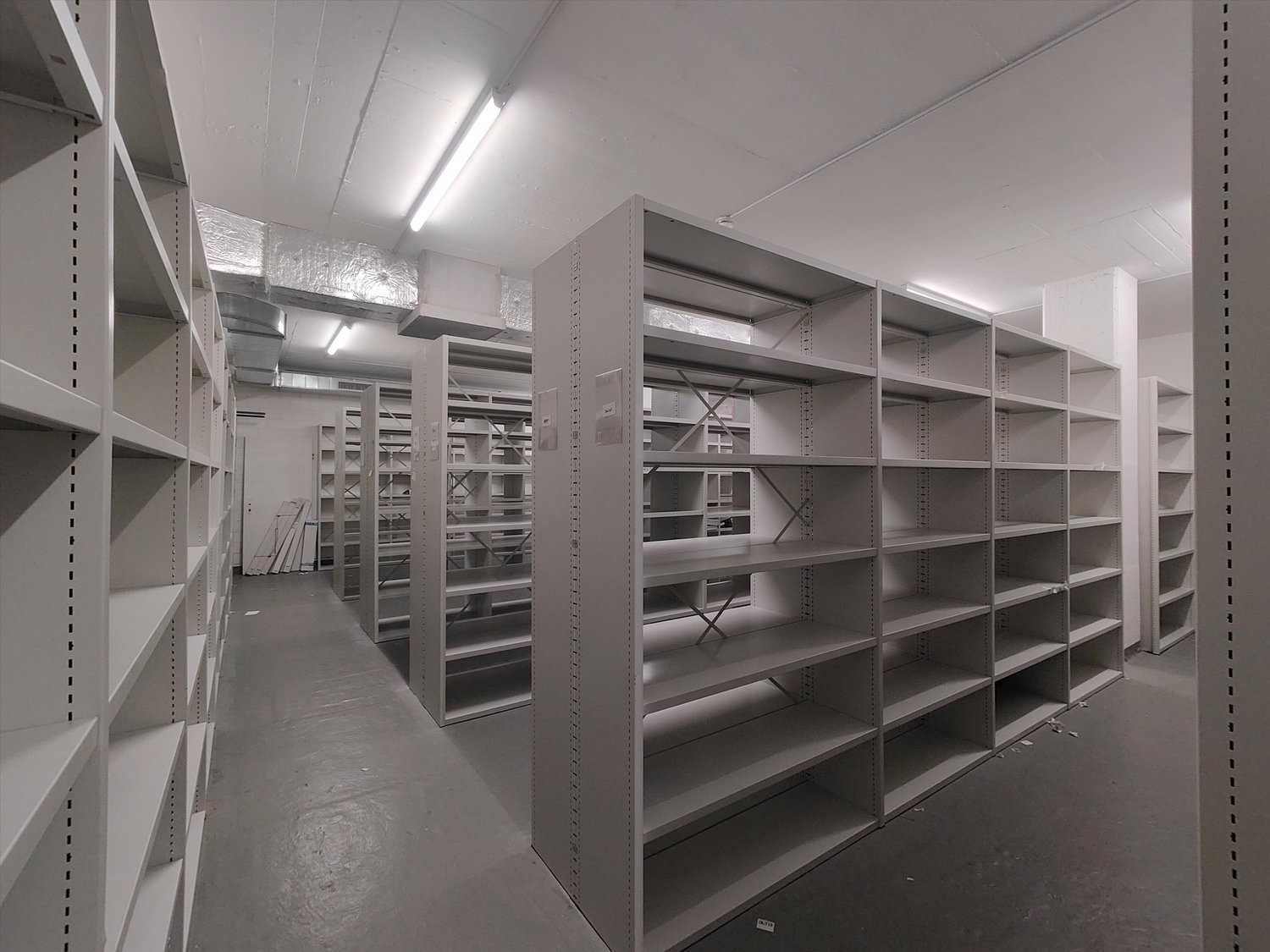 125m² storage room, photo 2 of 2