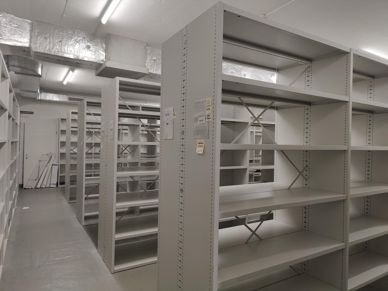 125m² storage room, photo 1 of 2