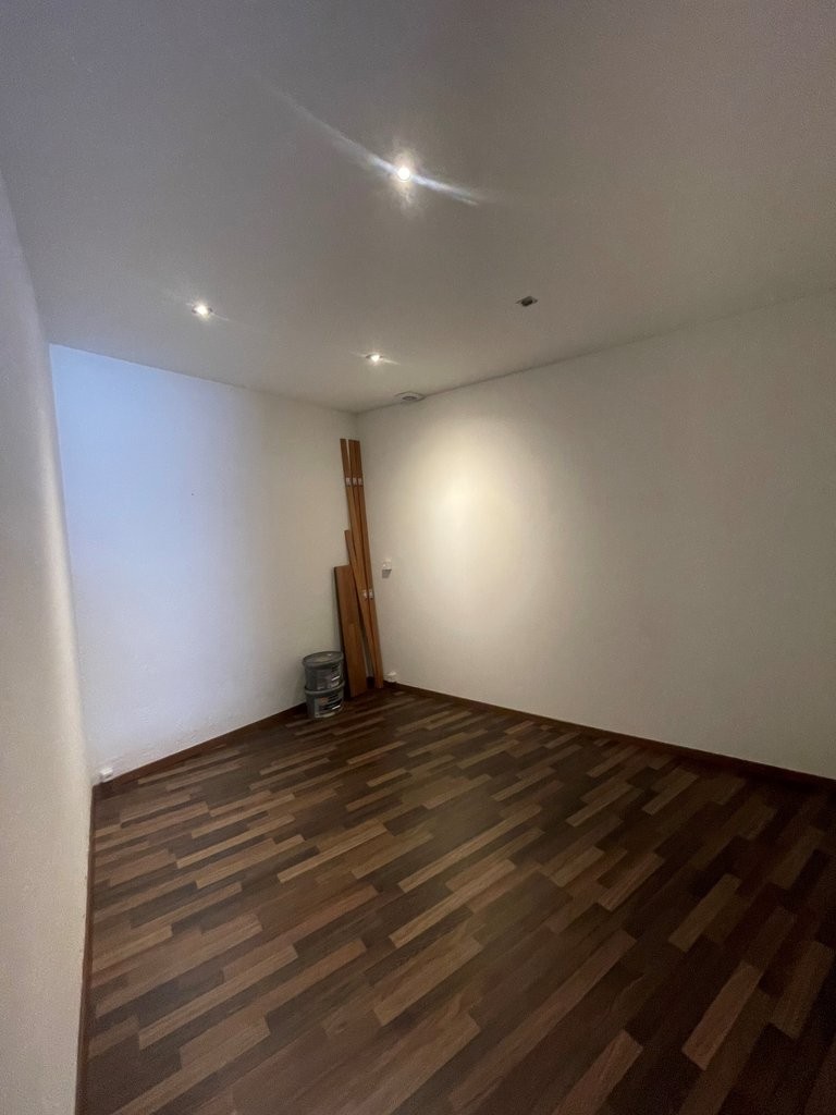 135m² shop, photo 2 of 6